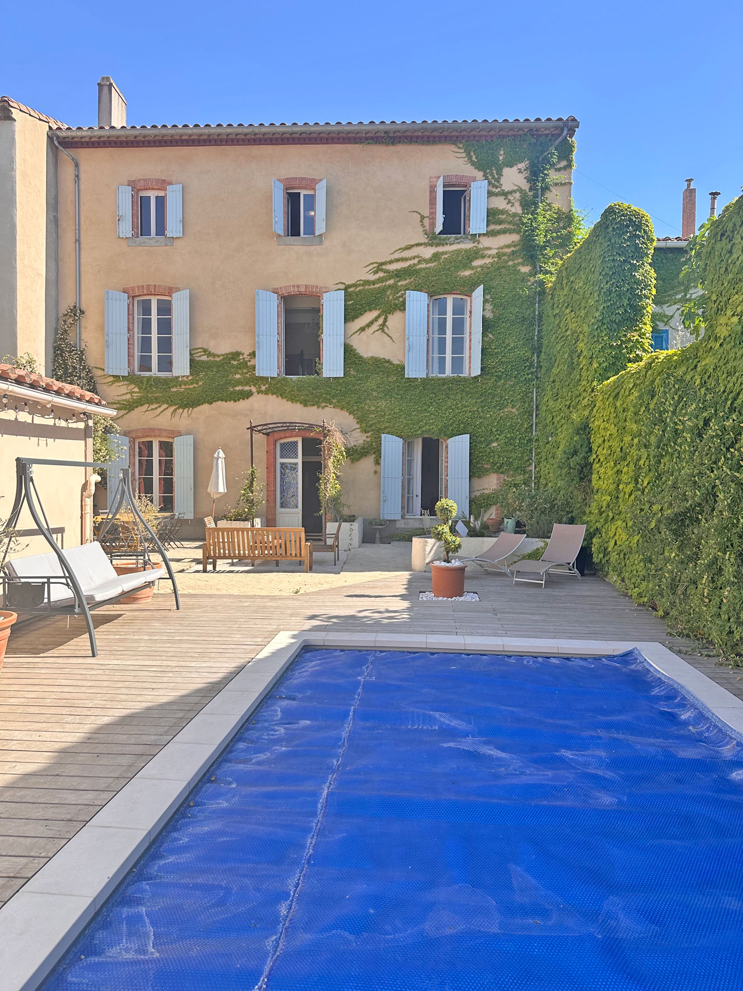 1377CA_pool_and_garden.jpg