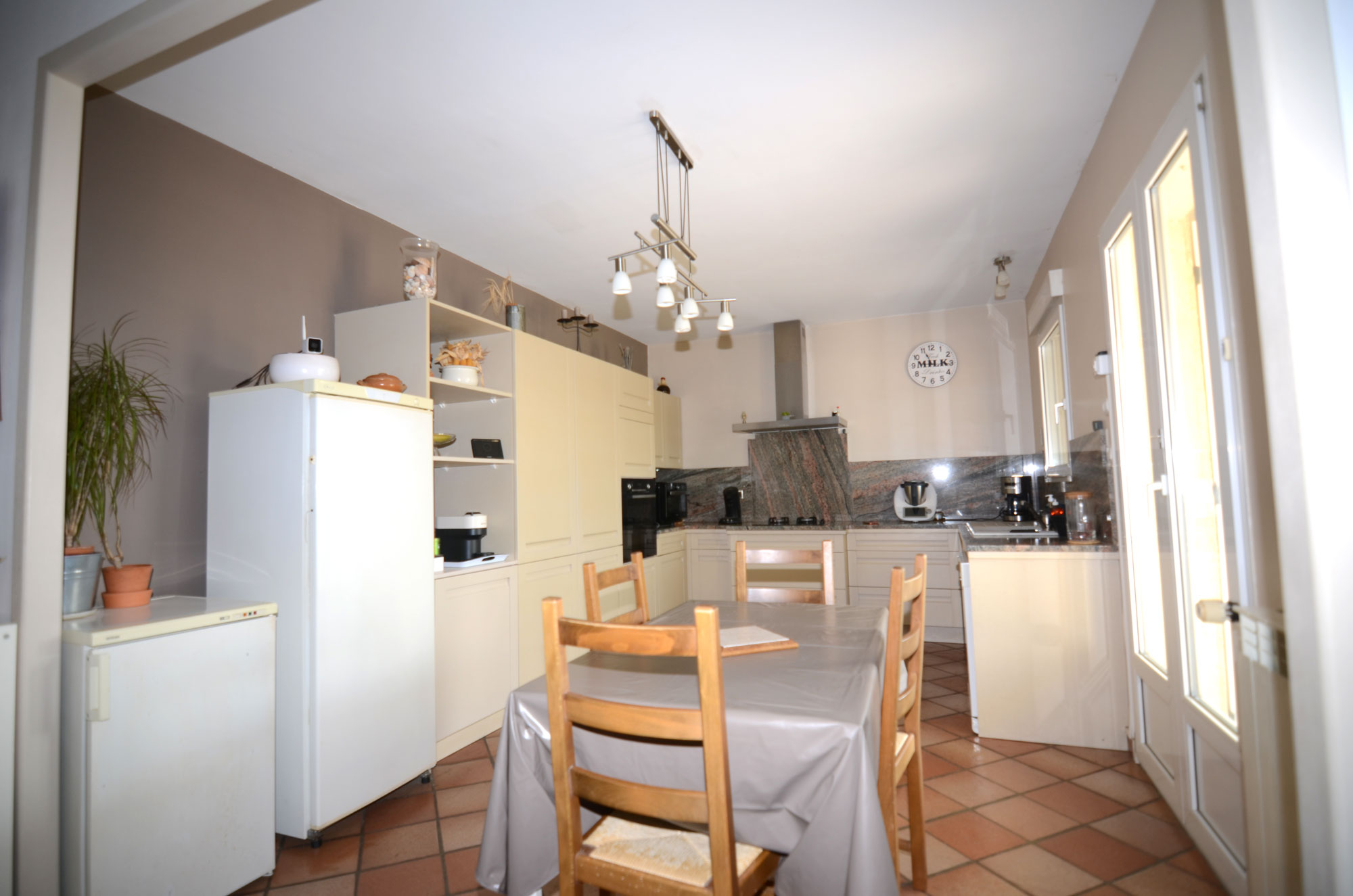 1383CA_kitchen.jpg