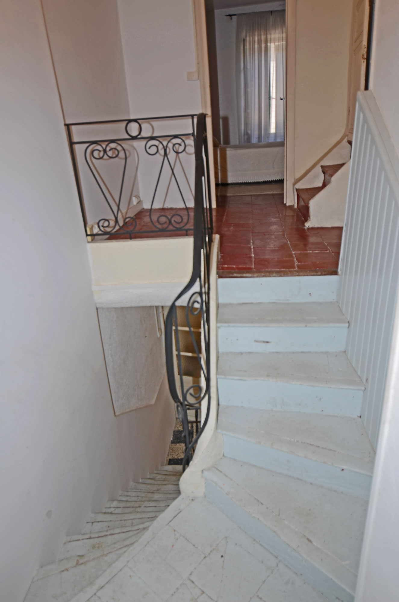 1384CA_staircase.jpg
