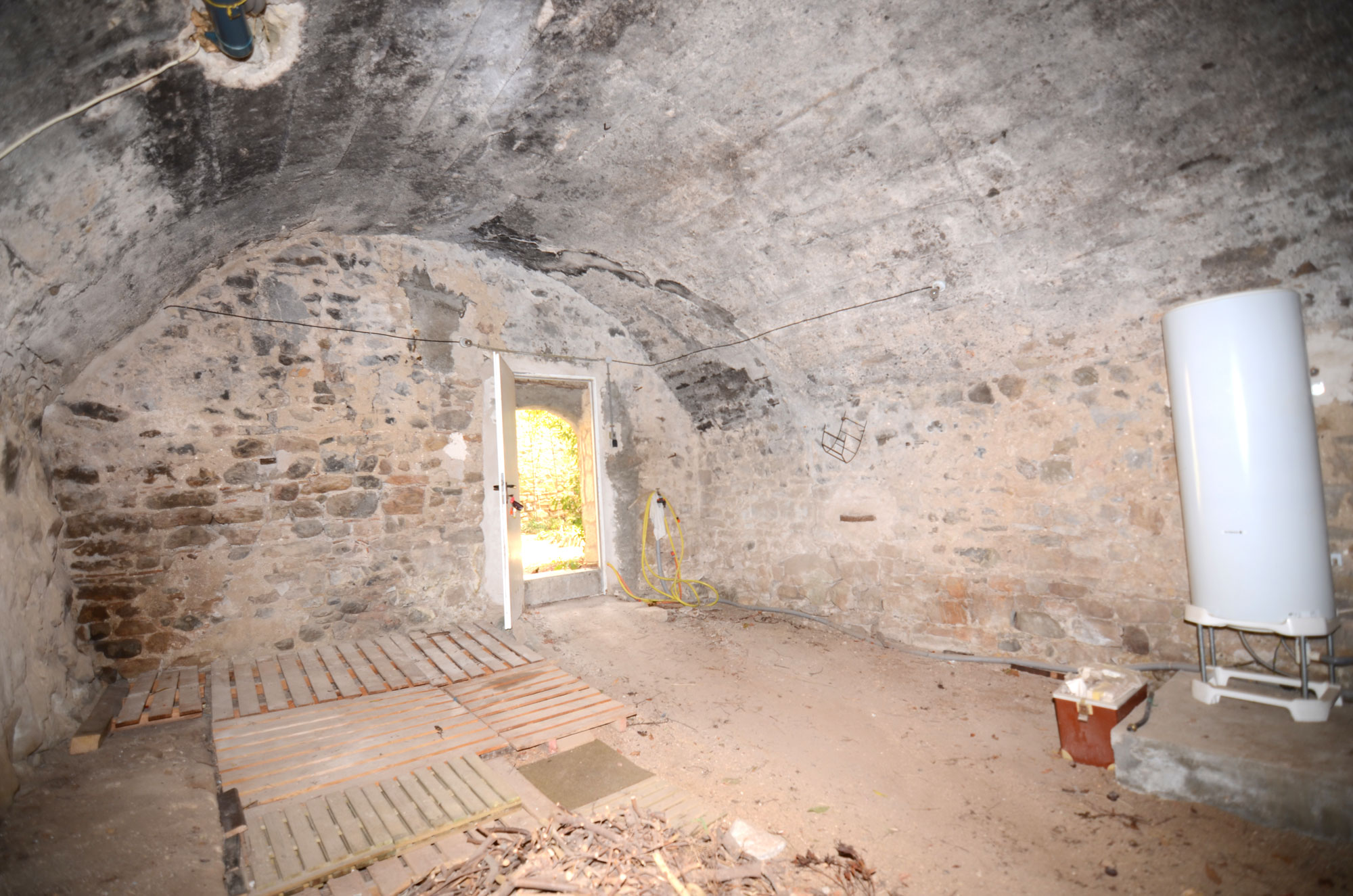 1388BI_cave_1.jpg