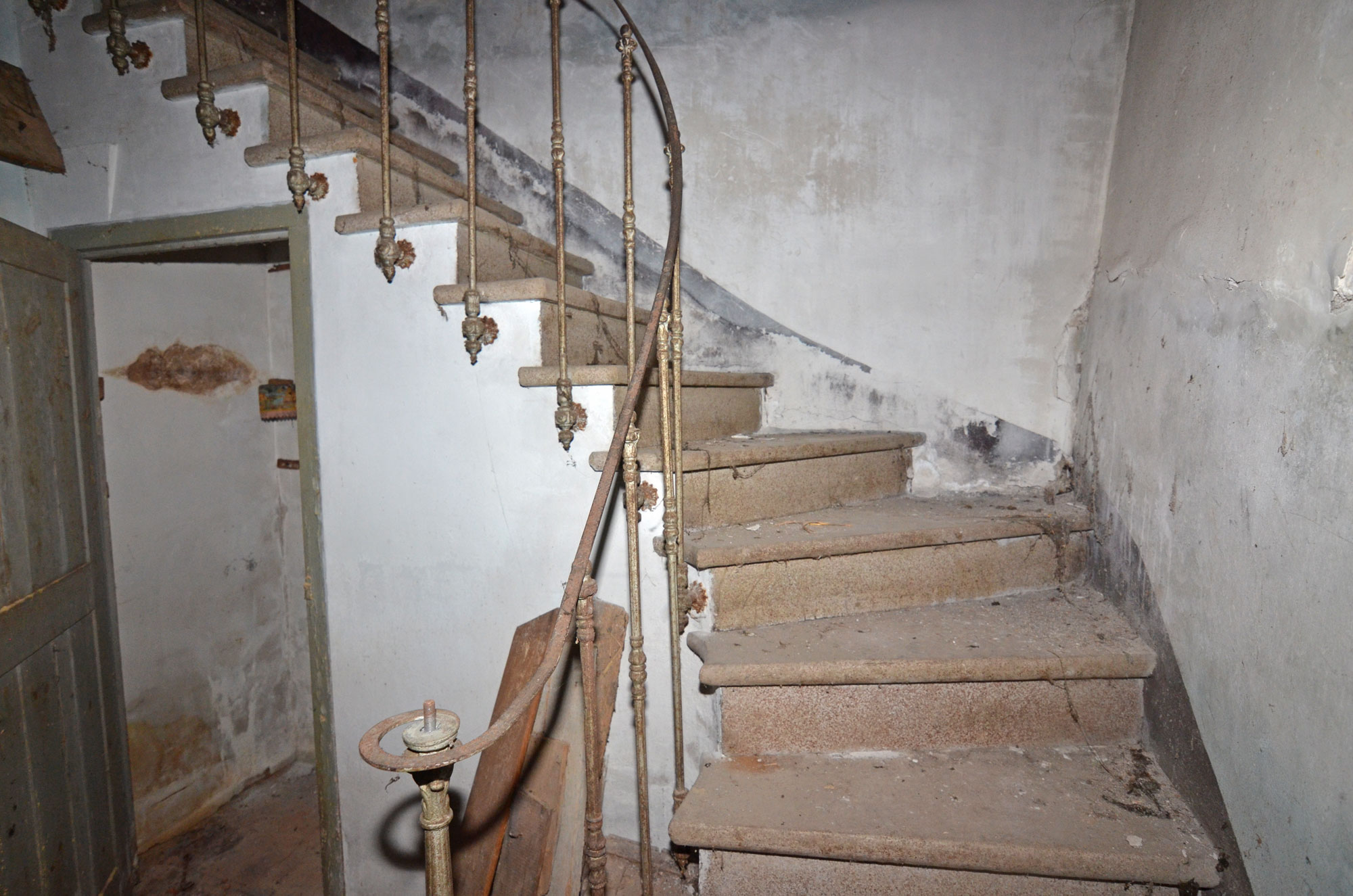 1389CA_escalier.jpg