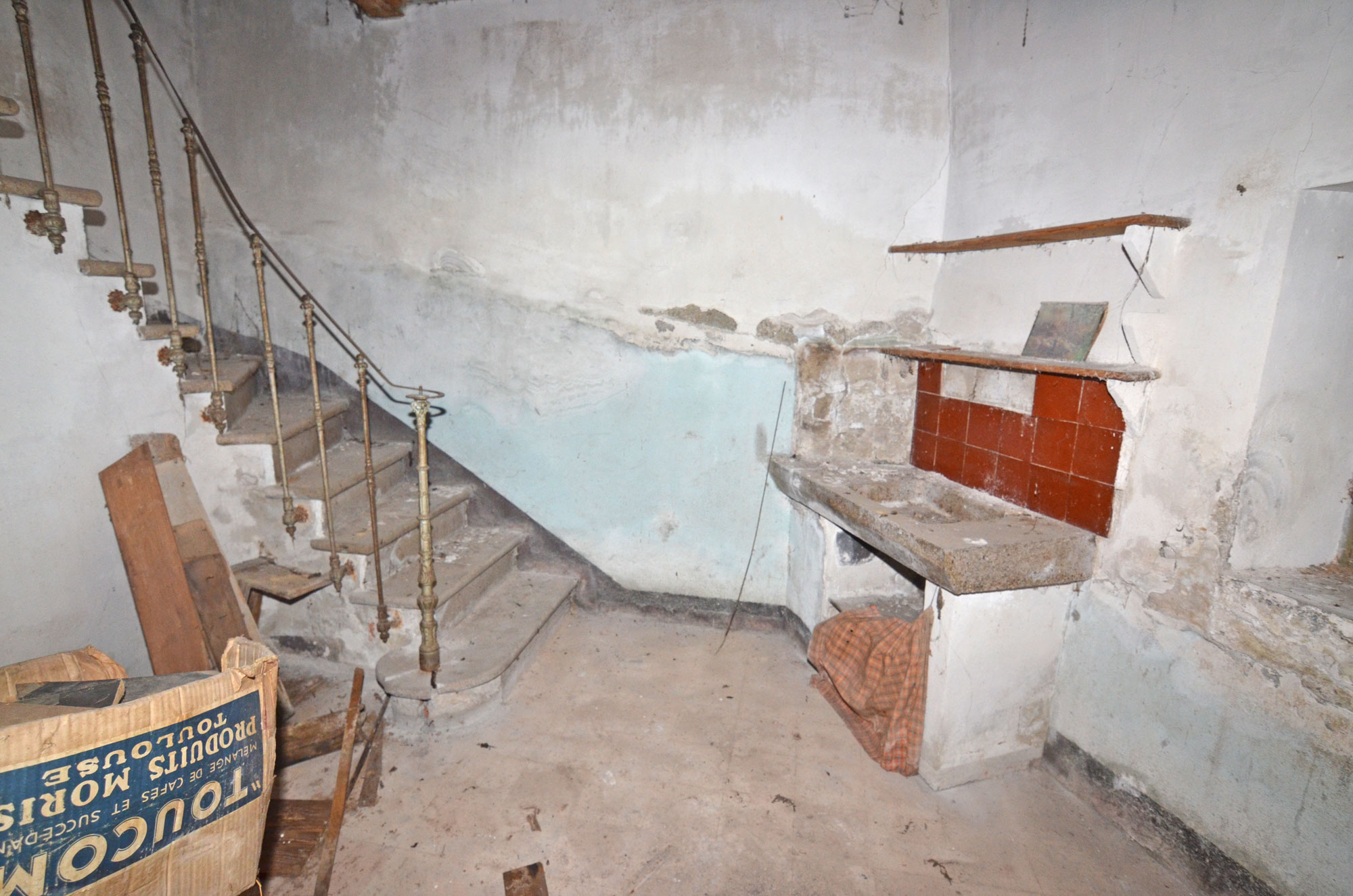 1389CA_escalier_vers_le_rez_de_jardin.jpg