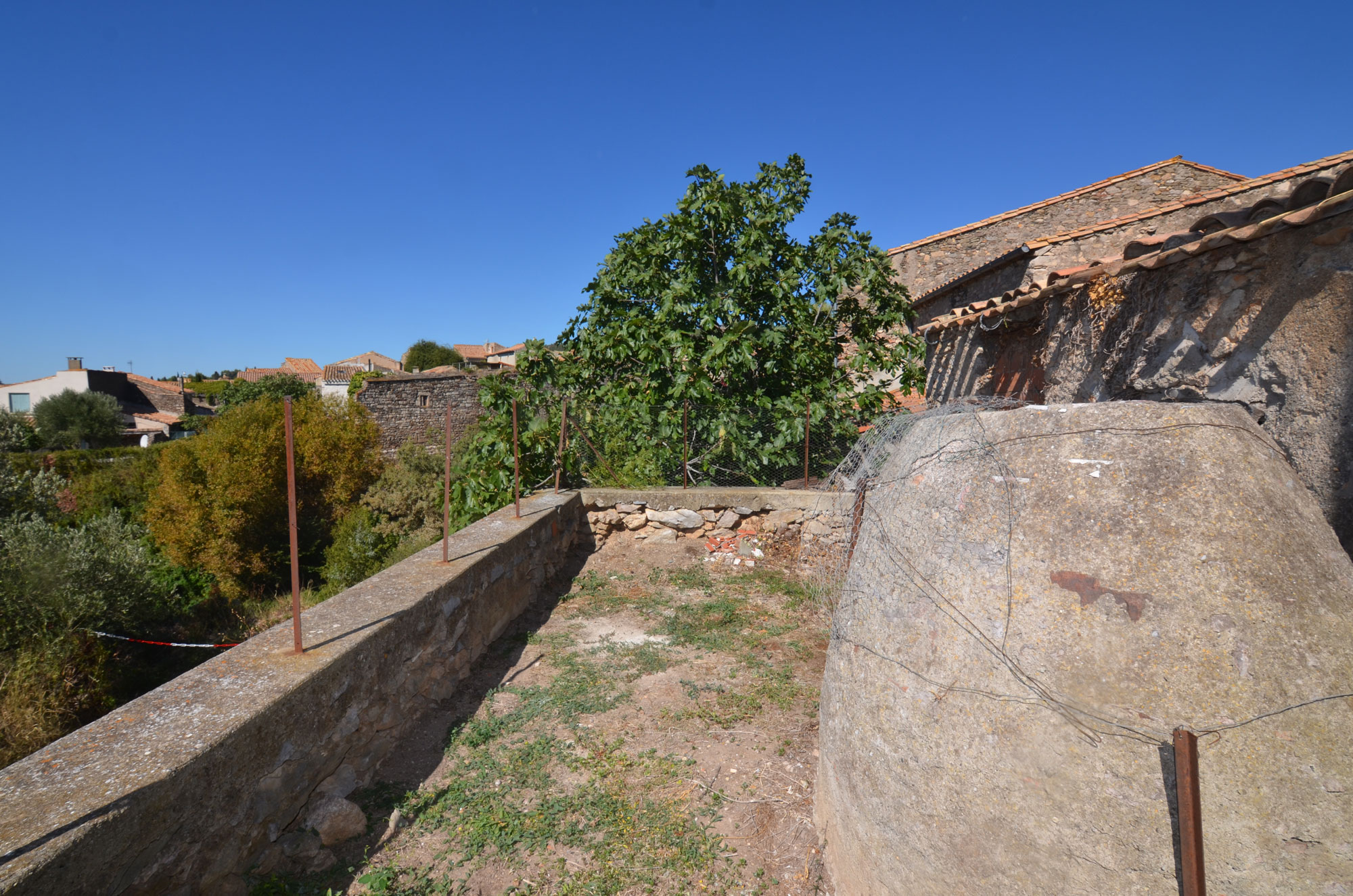 1390CA_terasse_avec_puit.jpg