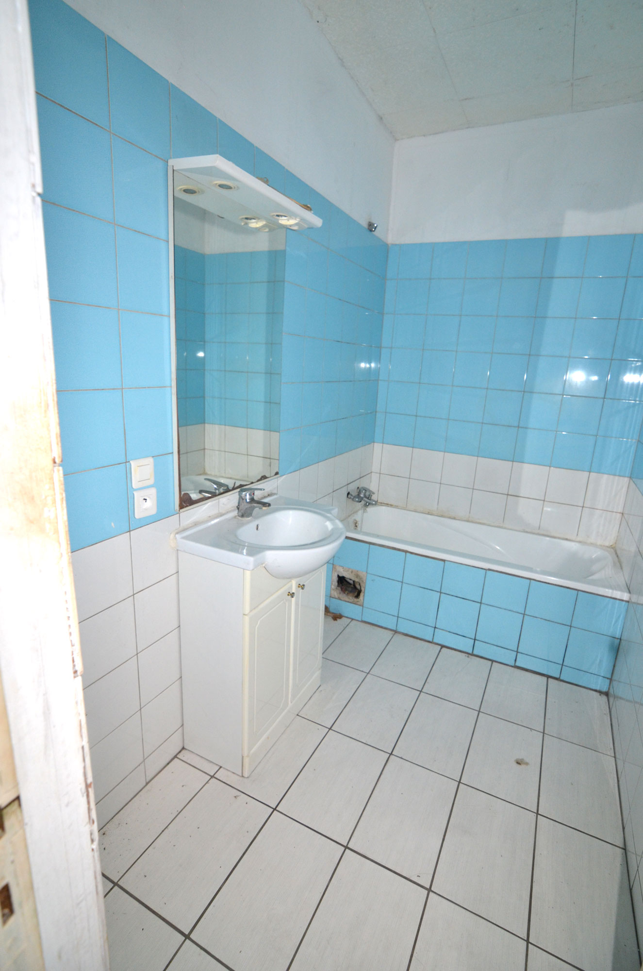 1391CA_bathroom.jpg
